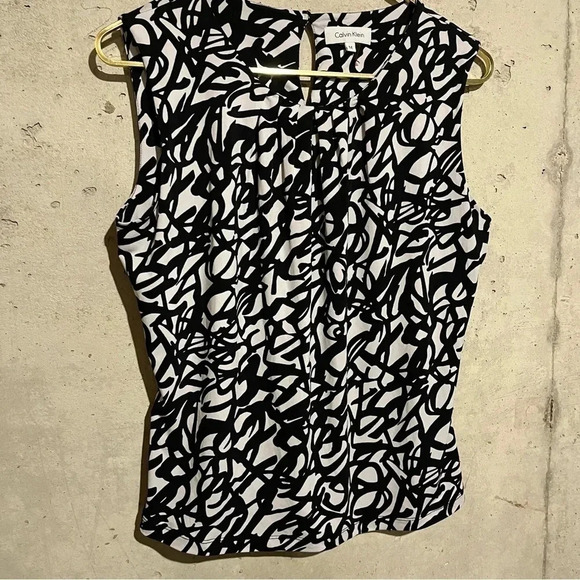 Calvin Klein Blouse Shirt Cap Sleeve Black White Abstract Print Color Size M - Picture 3 of 7